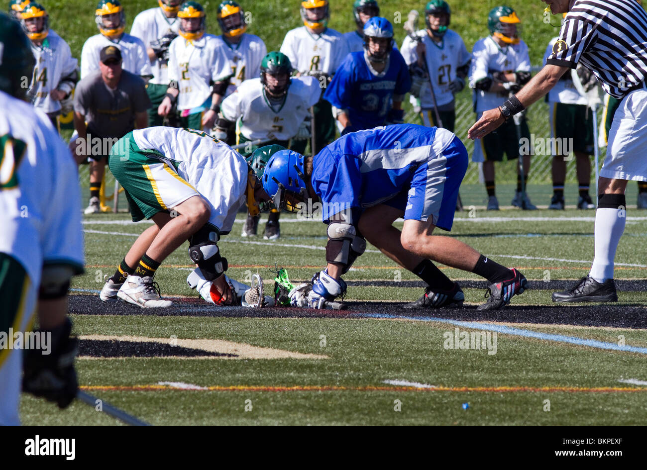 Jungen High School Varsity Lacrosse Spiel. Stockfoto