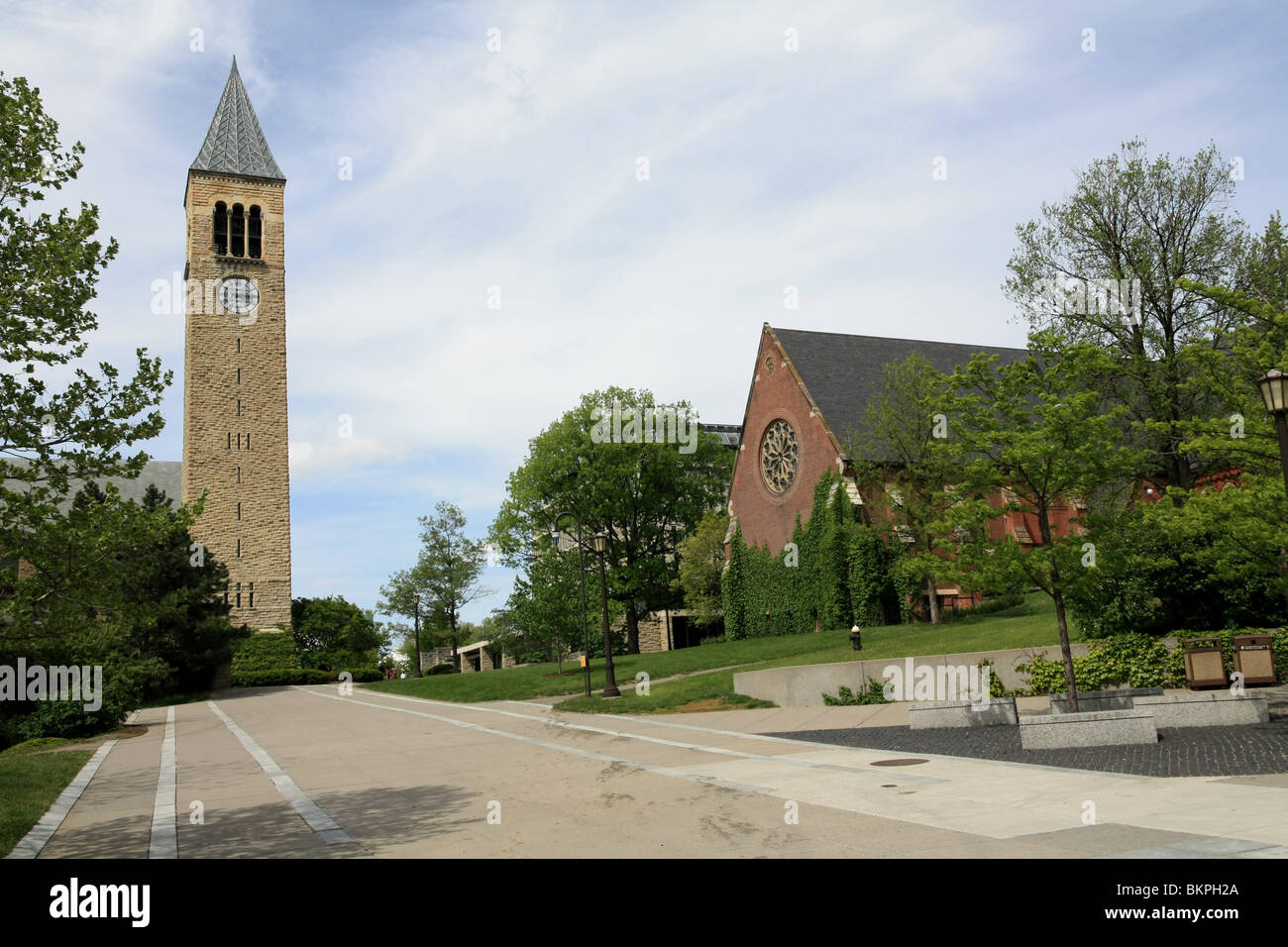 Cornell University, Campus Center mit McGraw Clock Tower Stockfoto