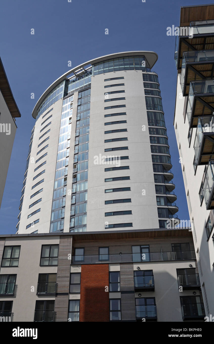 The Tower am Meridian Quay Swansea, Wales, UK, höchstes Gebäude, Wohnungen und Luxuswohnungen. Hochhaus mit Wohnturm Stockfoto