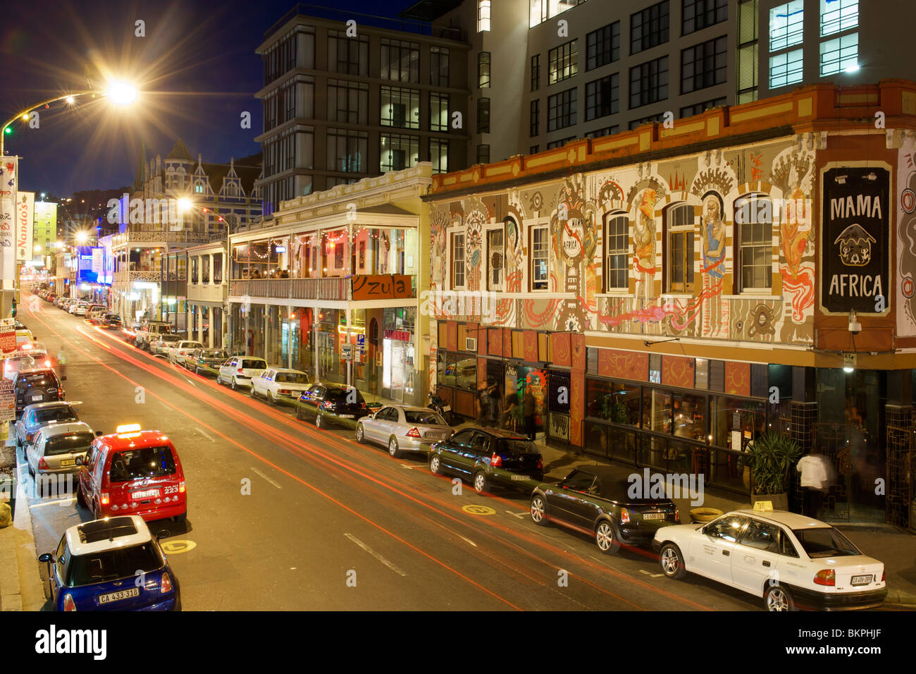 Abenddämmerung Blick auf Long Street in Kapstadt, Südafrika. Stockfoto