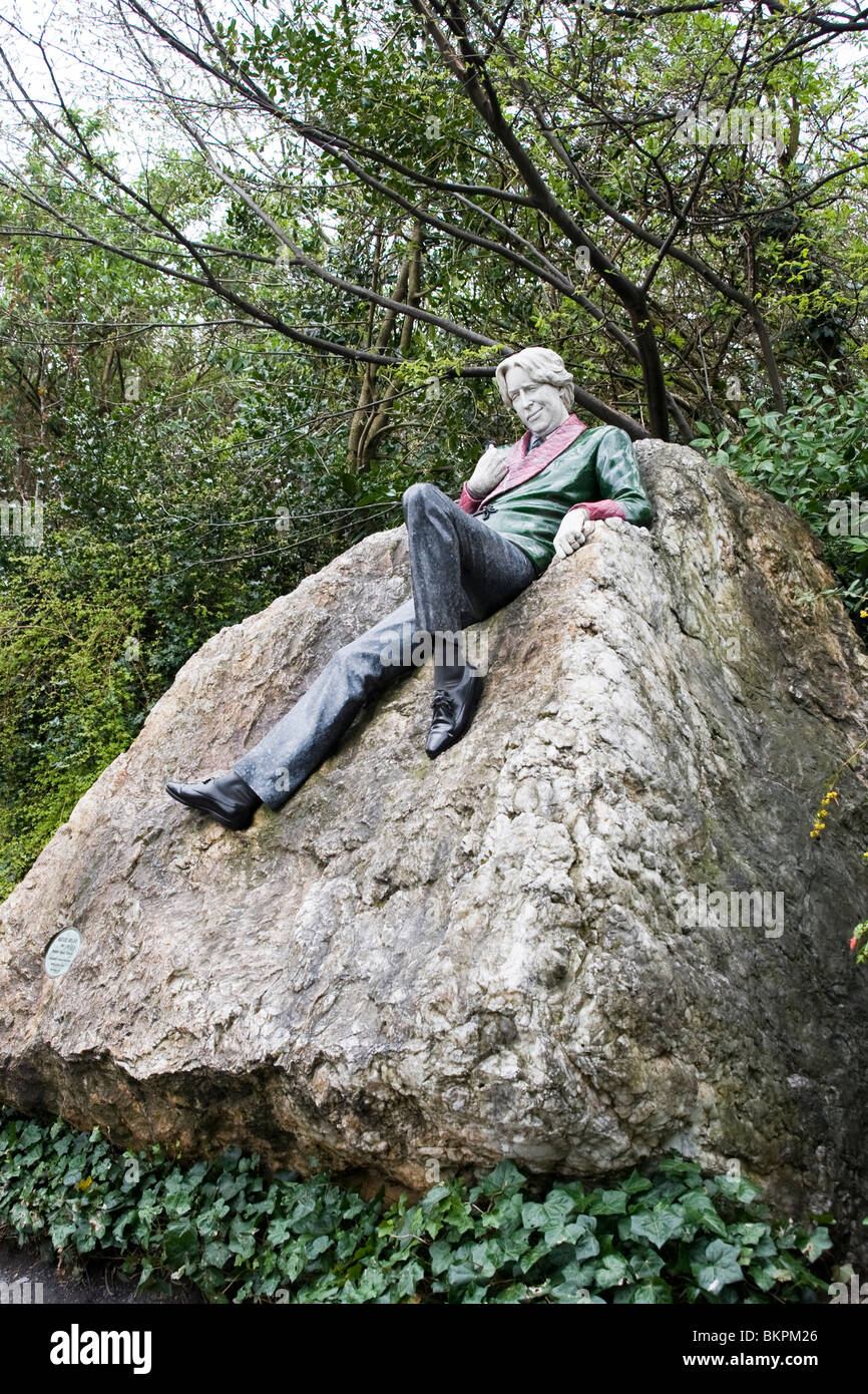 Statue von Oscar Wilde von Danny Osborne in der Archbishop Ryan Park, Dublin Stockfoto