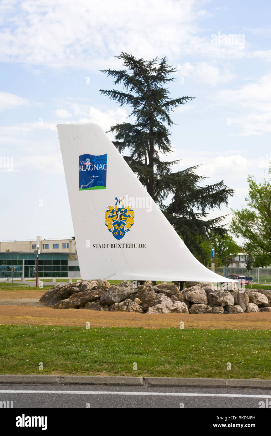 Tail Fin von Airbus-Flugzeugen auf einem Kreisverkehr in Blagnac Toulouse Haute - Garonne Midi-Pyrenäen-Frankreich Stockfoto