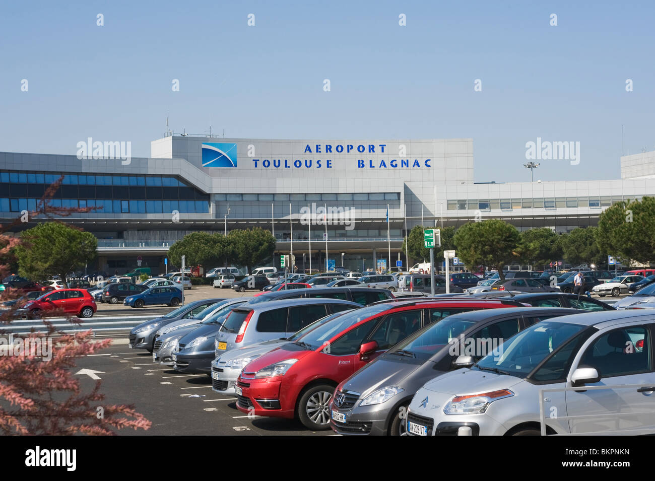 Parkplatz und Terminal-Gebäude am Flughafen Toulouse Blagnac während Ash Cloud Störung Haute-Garonne Midi-Pyrenäen Frankreich Stockfoto