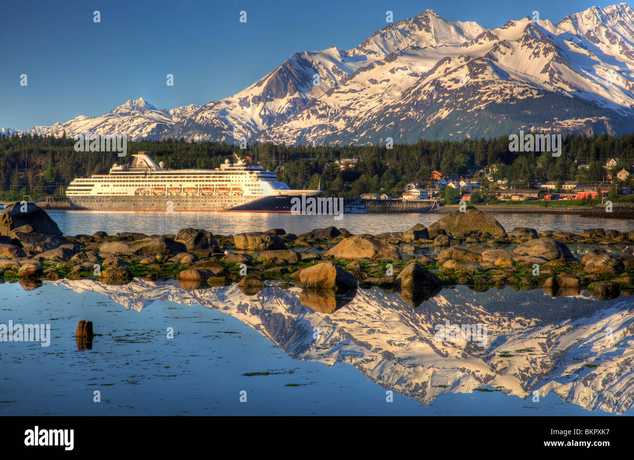 Holland America cruise Schiff, die "Statendam" bei Sonnenaufgang, südöstlichen Alaska, Sommer in Haines angedockt Stockfoto