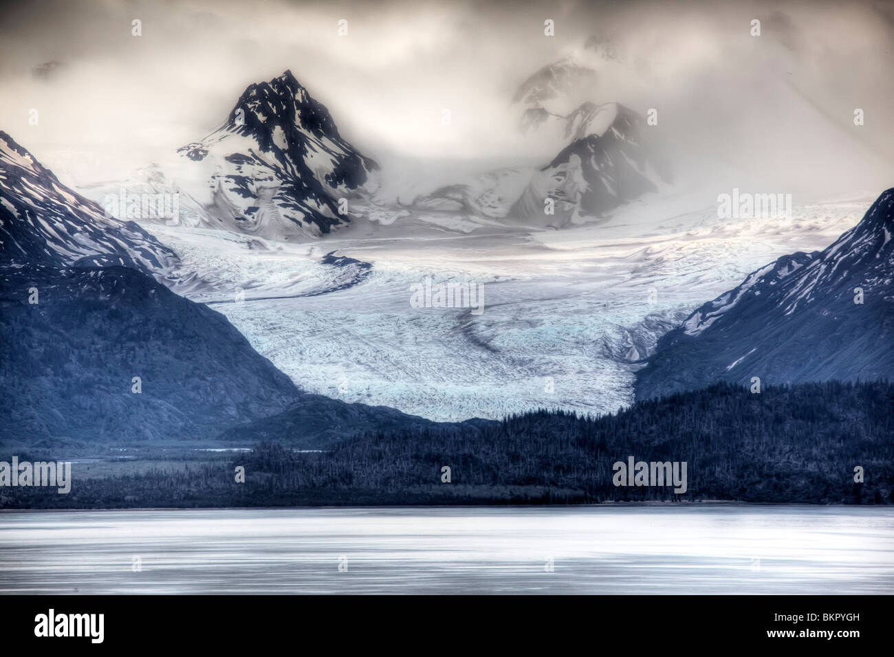 Blick auf Grewingk Gletscher fließen in die Kachemak Bay, in der Nähe von Homer, Halbinsel Kenai, Alaska, Frühling Stockfoto