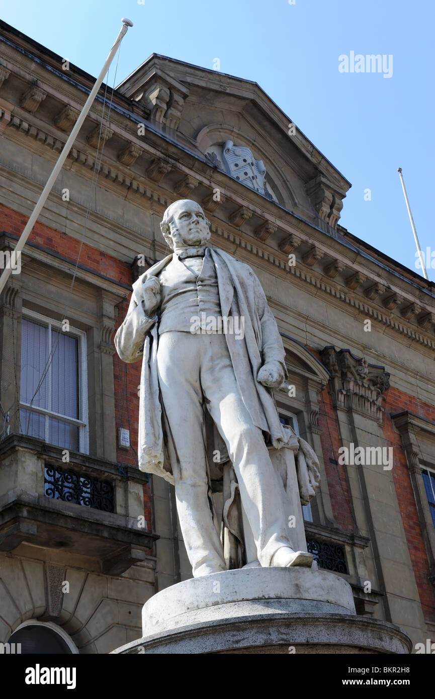 Statue von Sir Rowland Hill der Erfinder von Penny Stamp in Kidderminster Worcestershire Uk Stockfoto