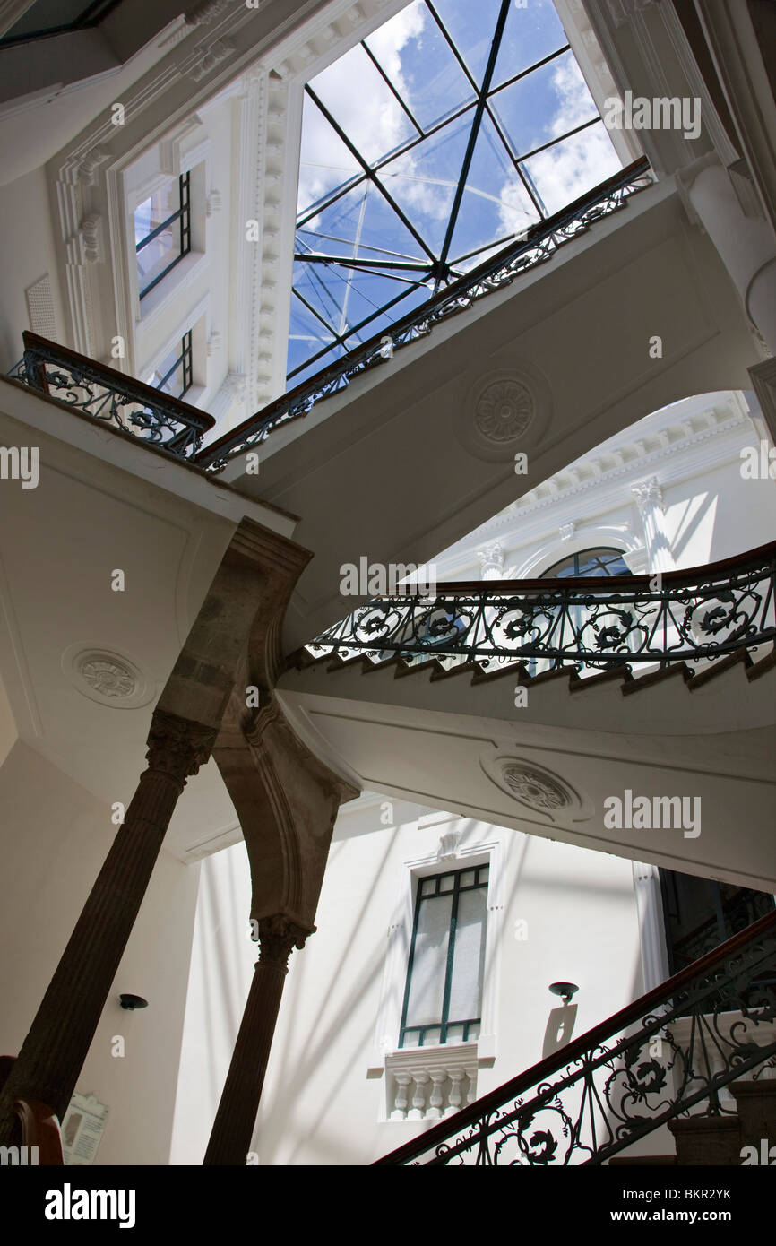 Ecuador, Treppe des Metropolitan Cultural Centre in der alten Stadt von Quito. Stockfoto