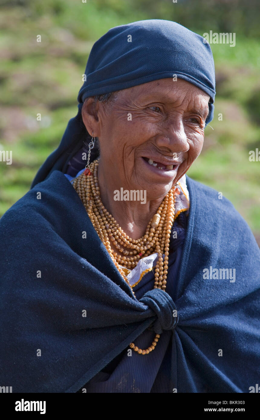 Ecuador, eine alte Frau in der Nähe von Otavalo. Stockfoto