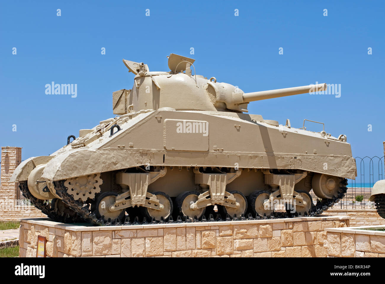 Ägypten, El Alamein. M4 Sherman-Panzer vor dem Museum angezeigt. Stockfoto