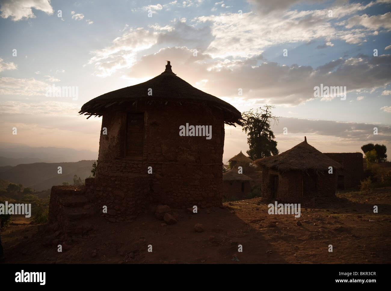Äthiopien, Lalibela. Urige Hütten in Lalibela bei Sonnenuntergang. Stockfoto