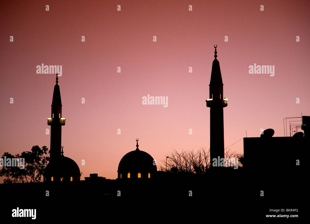 Libyen, Tripolitanien, Tripolis; Eines der vielen Moscheen in der Stadt. Stockfoto