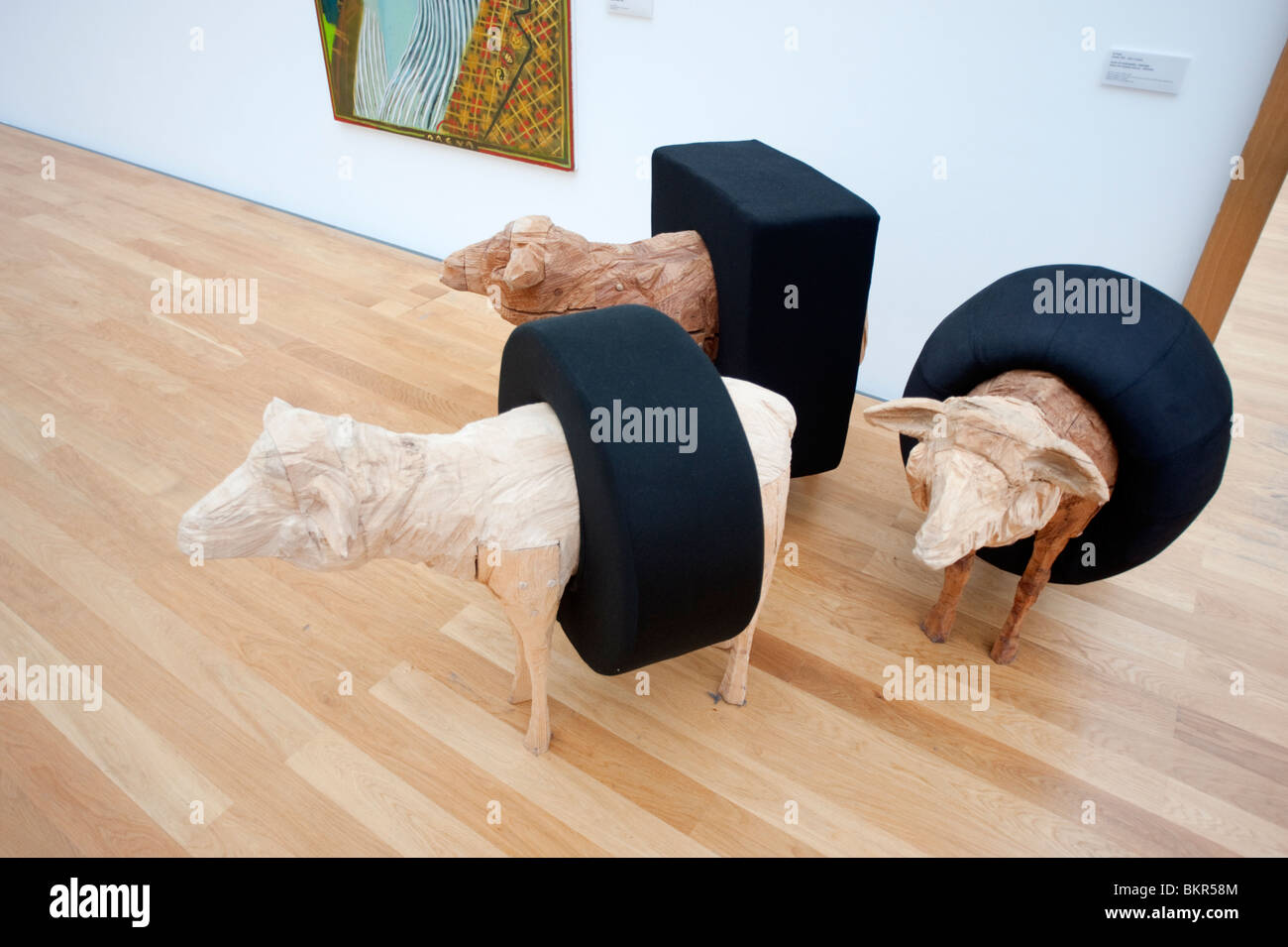 Moderne Skulptur Schaf mit Floating-Geräte von Ulf Puder im Museum Der Bildenden Kuenste, Leipzig Deutschland Stockfoto