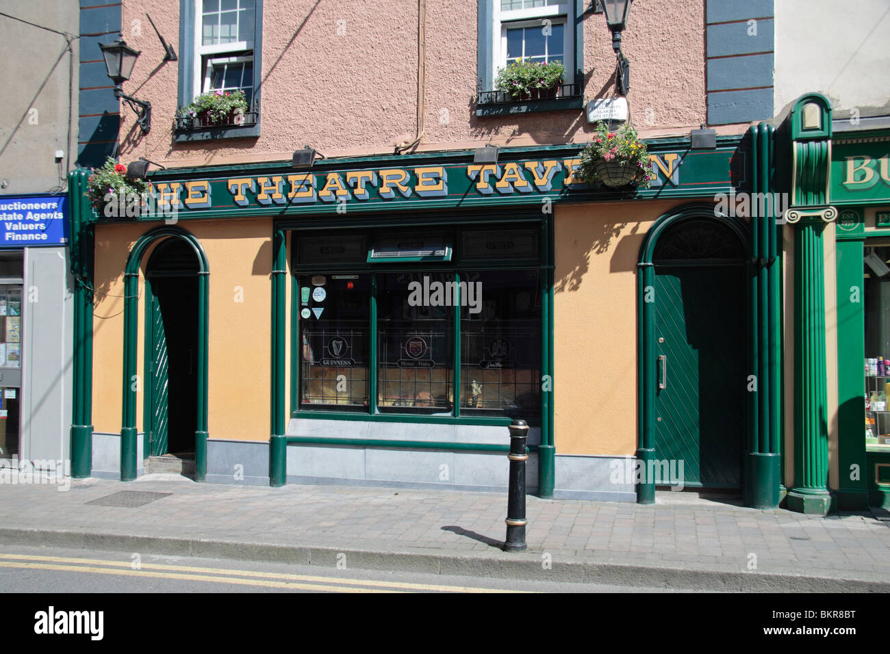 Das Theater Taverne Public House (Pub) am South Street, New Ross, Irland. Stockfoto