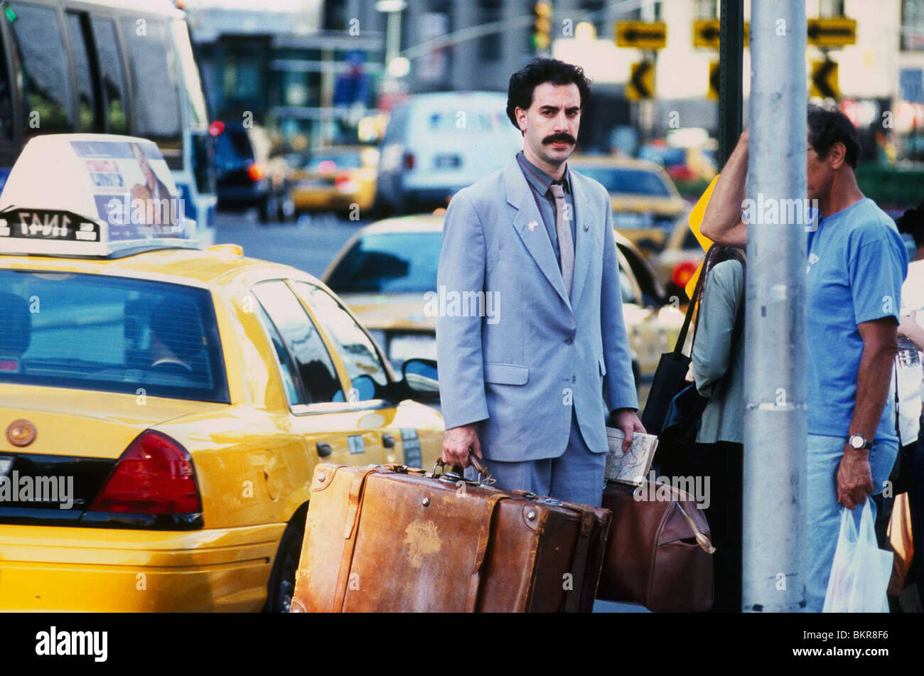 BORAT: KULTURELLES LEARNINGS VON AMERIKA FÜR MAKE BENEFIT GLORREICHE NATION VON KASACHSTAN (2006) SACHA BARON COHEN LARRY CHARLES Stockfoto