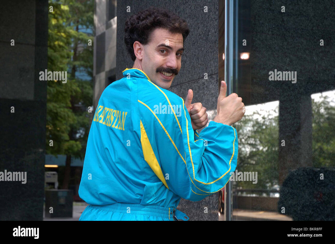BORAT: KULTURELLES LEARNINGS VON AMERIKA FÜR MAKE BENEFIT GLORREICHE NATION VON KASACHSTAN (2006) SACHA BARON COHEN LARRY CHARLES Stockfoto