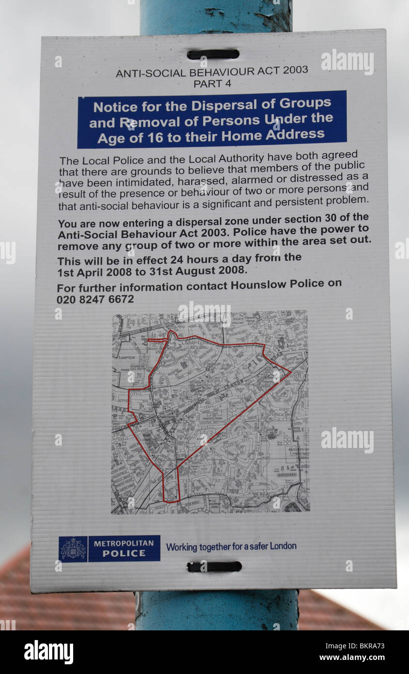 Eine Mitteilung der Metropolitan Police für eine anti-soziales Verhalten Zone in Hounslow, West-London, UK. April 2010 Stockfoto