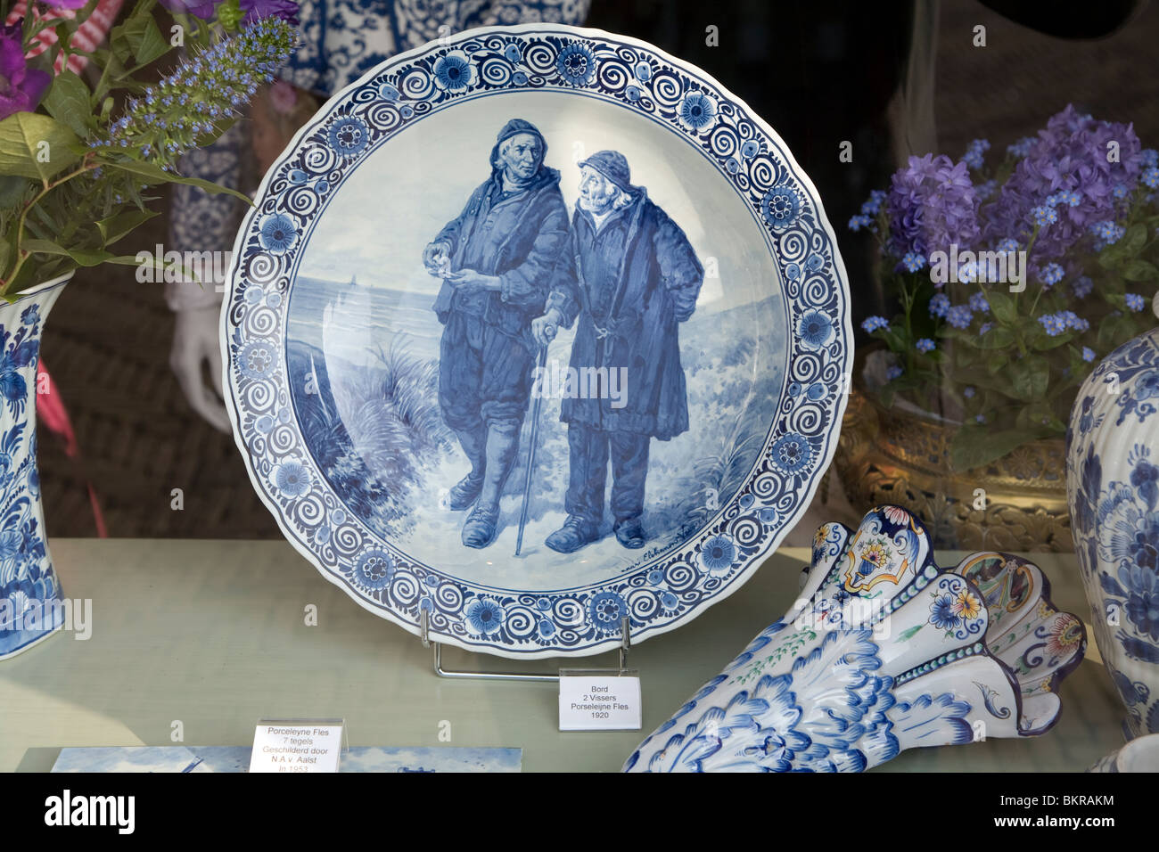 Antike blaue und weiße Deftware China, Delft, Niederlande Stockfoto