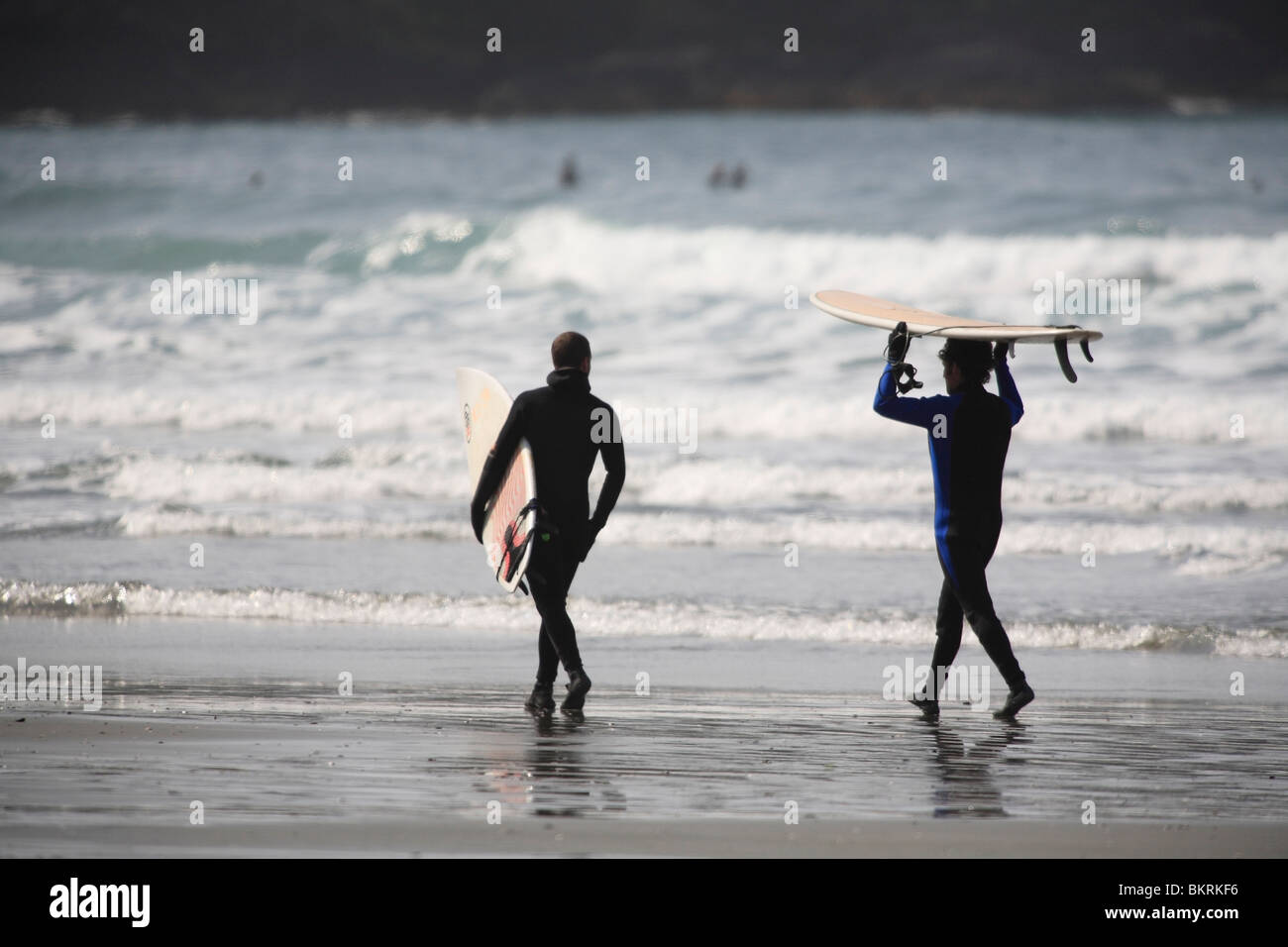 Surfer gingen, Chesterman Beach, Tofino, Vancouver Island, BC Stockfoto