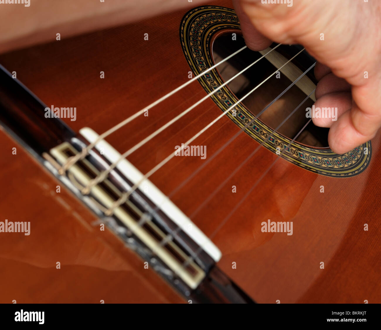 Klassische Gitarre spielen lernen Stockfoto
