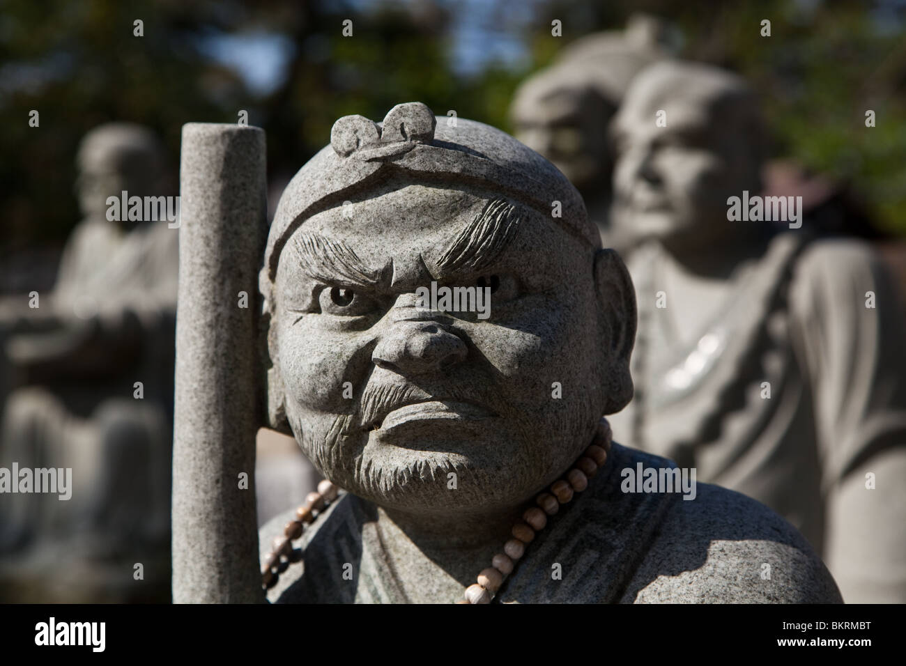 Die Haupthalle des Tempels Zentsuji verankert sind Statuen von einigen 500 Rakan oder Jünger Buddhas Stockfoto