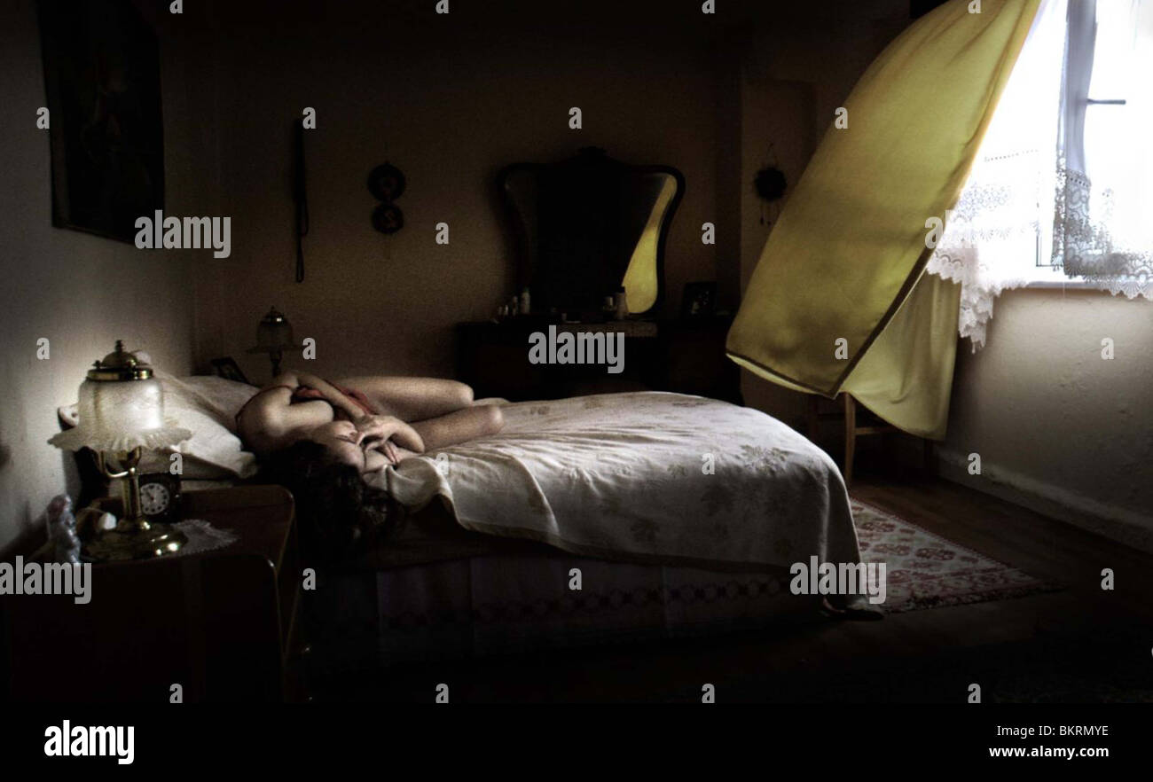 UC MAYMUN (2008) DREI AFFEN (ALT) NUR BILGE CEYLAN (DIR) UCMA 003 Stockfoto