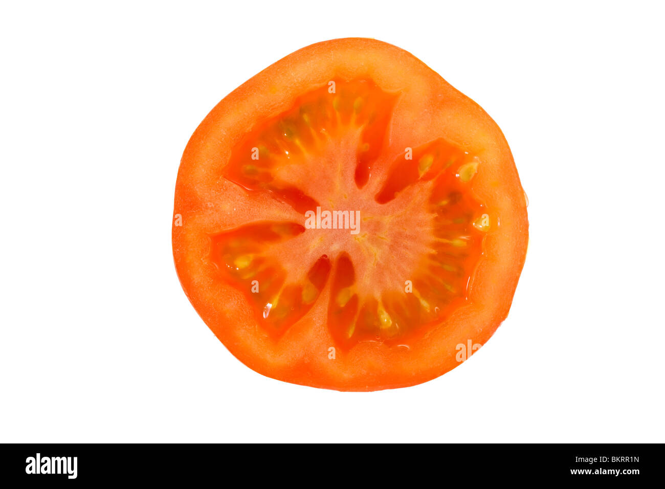 Makro von einem saftigen roten Tomatenscheiben isoliert auf weiss Stockfoto