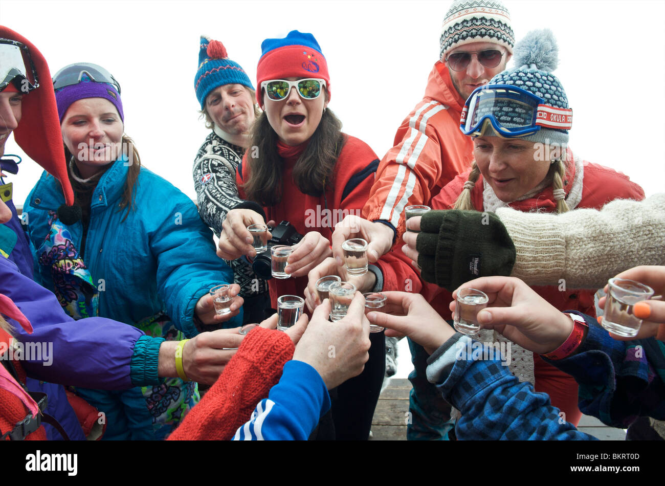 Slowakei, Jasna, Gruppe der Lehrer verkleidet in die achtziger Jahre feiert das Ende der Saison Stockfoto