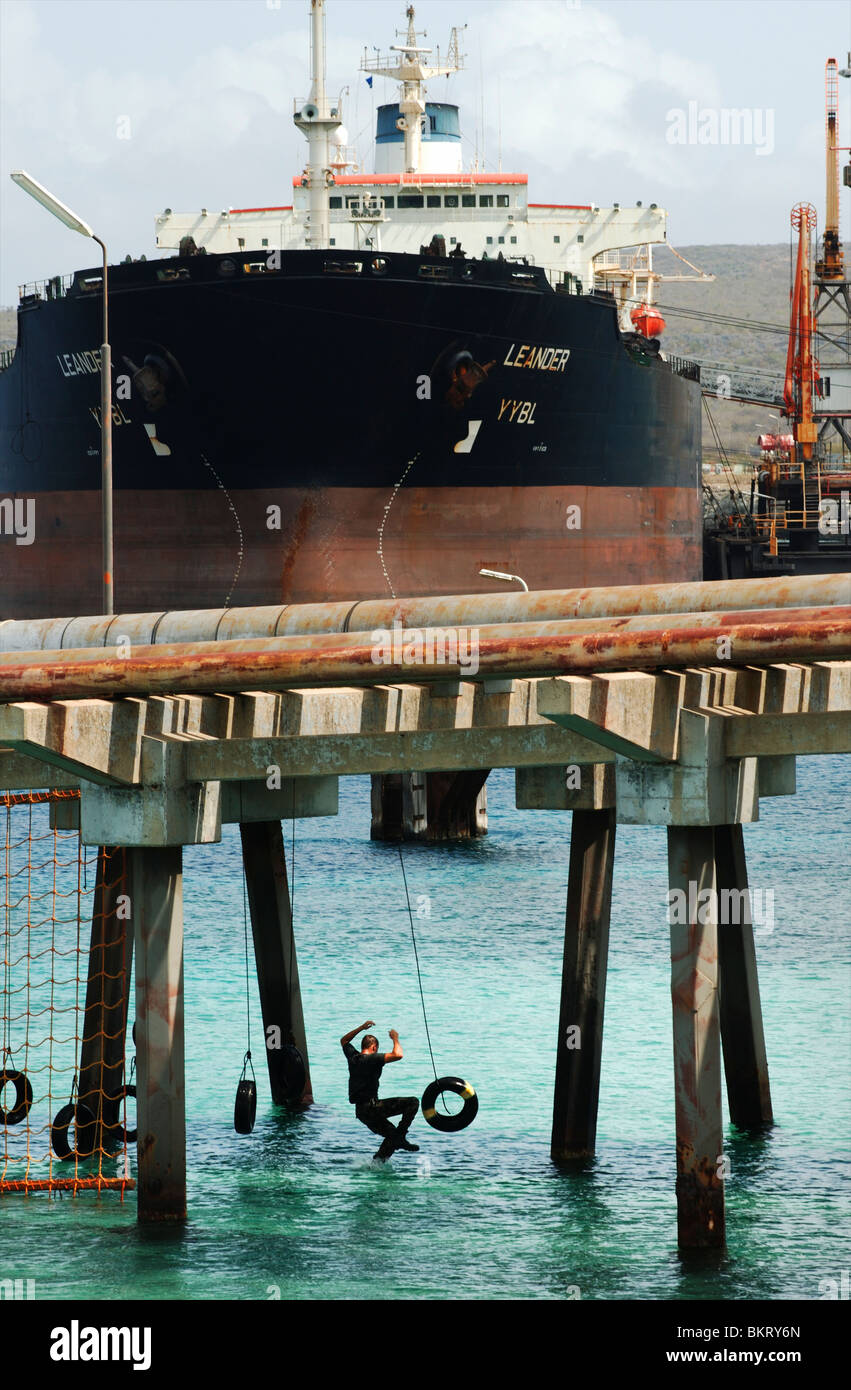 Curacao, Rekruten Antmil auf eine Wasser-Ausbildung in der Bullenbaai. Stockfoto