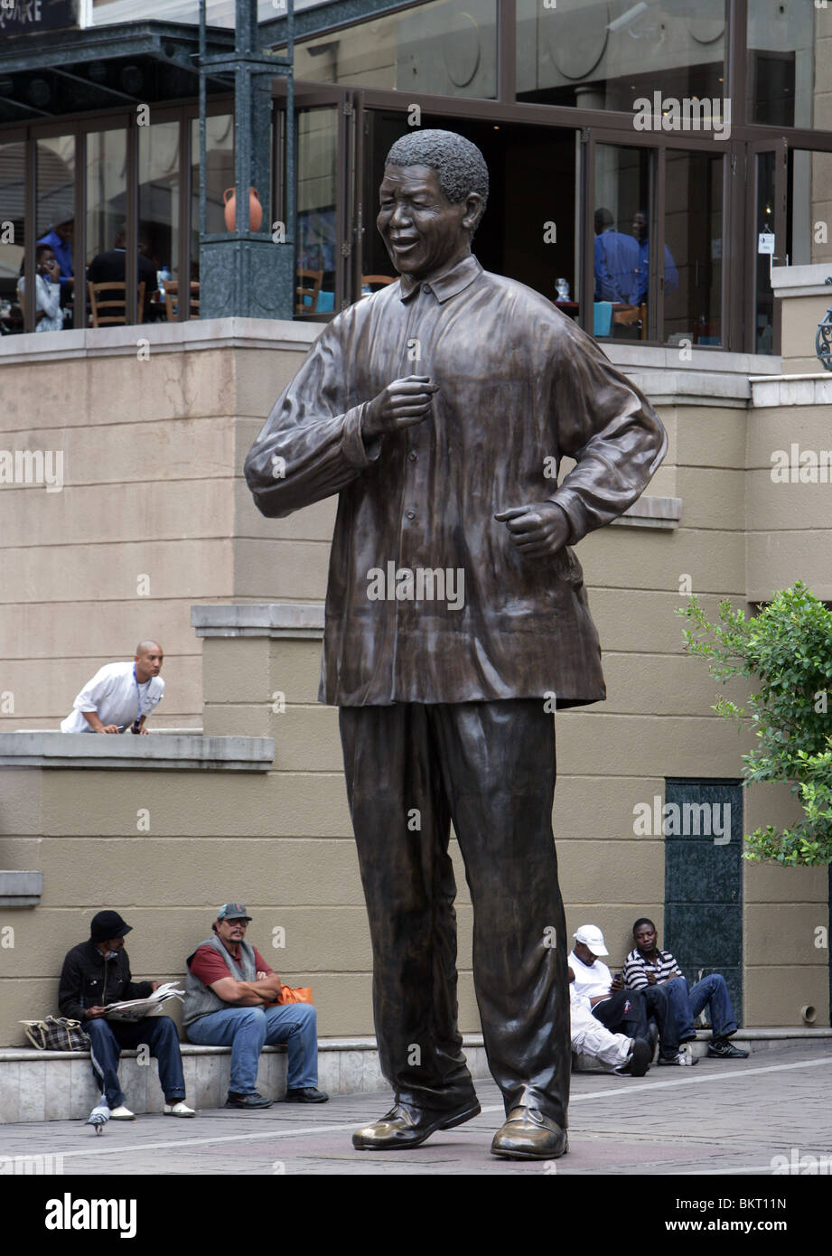 Statue von Nelson Mandela am Nelson Mandela Square in Sandton City, Johannesburg, Südafrika Stockfoto