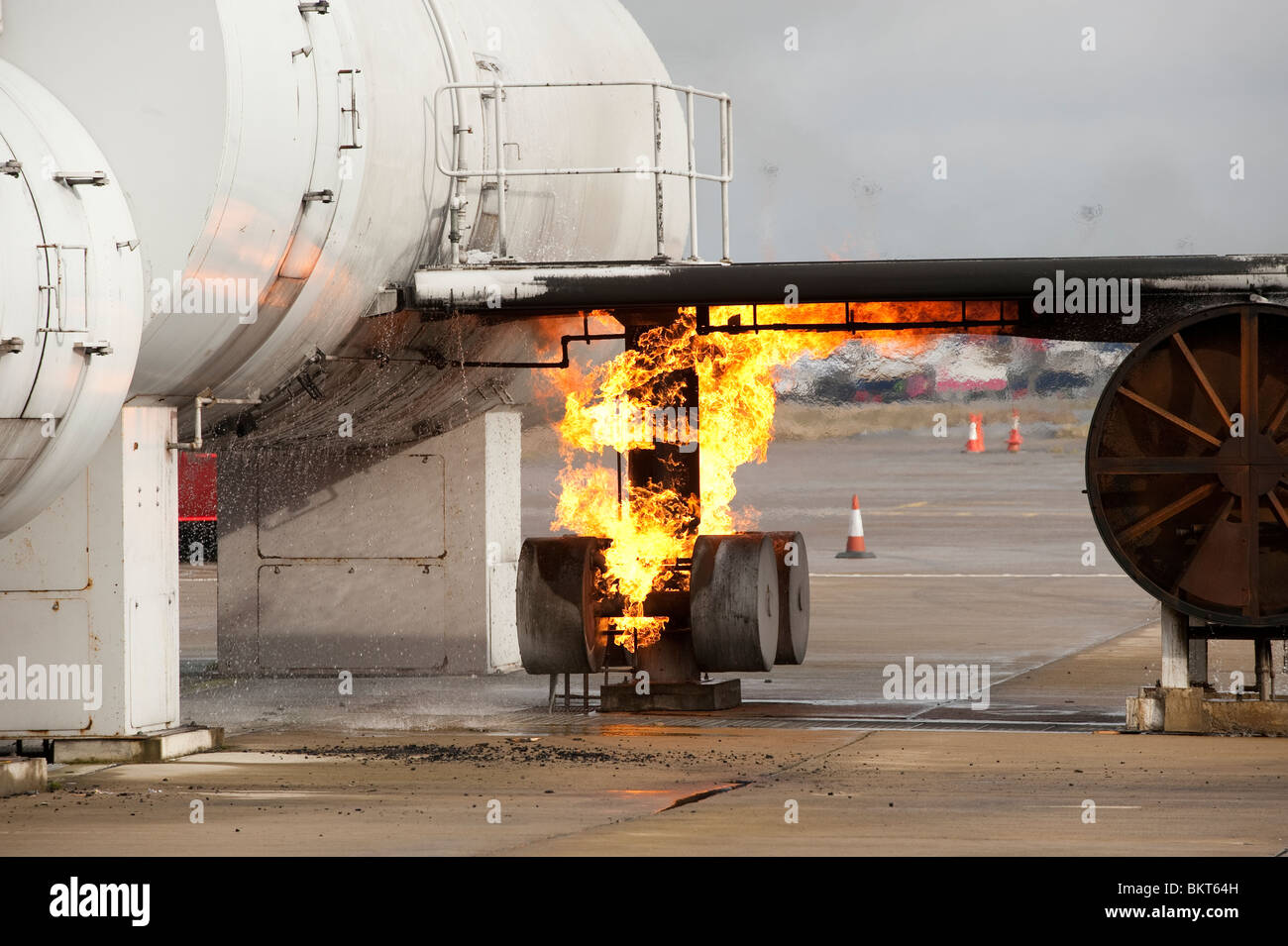 Flugzeugmotor auf Feuer-simulation Stockfoto