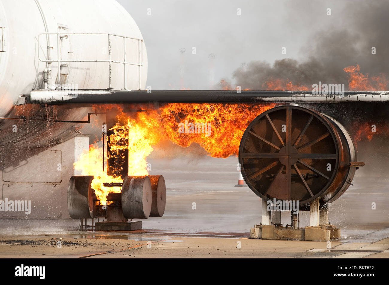Flugzeugmotor auf Feuer-simulation Stockfoto