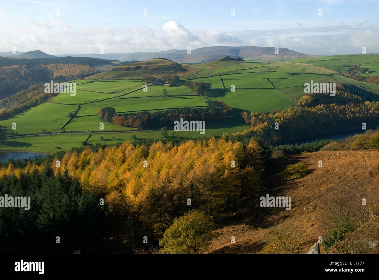 Die Kinder Scout Plateau von Derwent Kante oben Ladybower Vorratsbehälter, Peak District, Derbyshire, England, UK Stockfoto