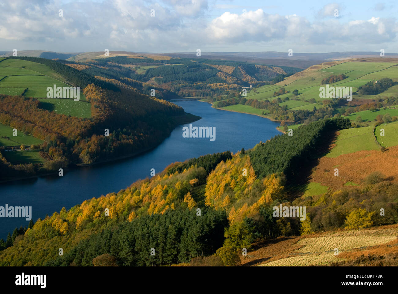 Ladybower Vorratsbehälter von Derwent Rand, Peak District, Derbyshire, England, UK Stockfoto
