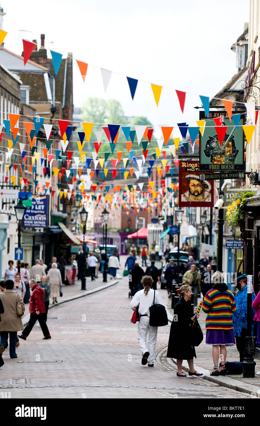 Bunting in Rochester High Street in Kent. Stockfoto