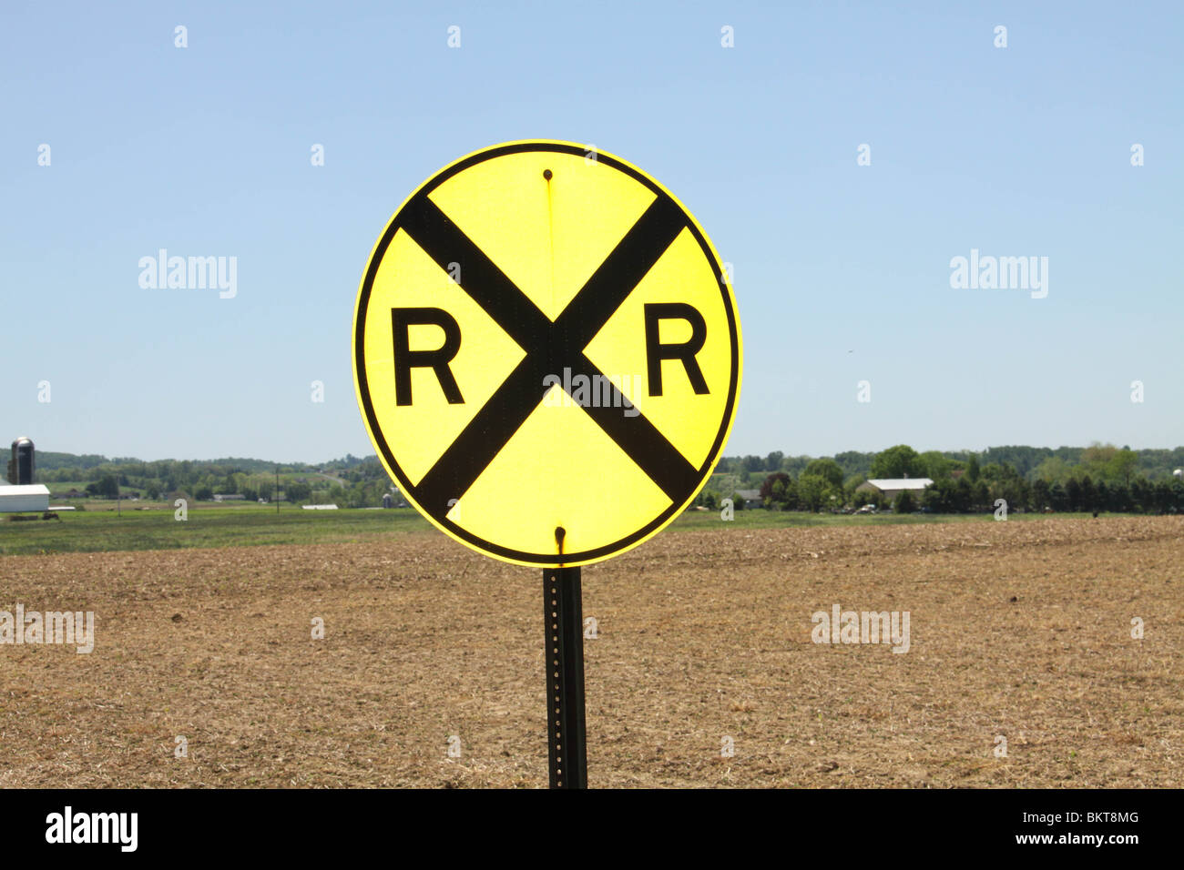 Rail Road Crossing Zeichen für die Strasburg Railroad in Lancaster County, PA Stockfoto