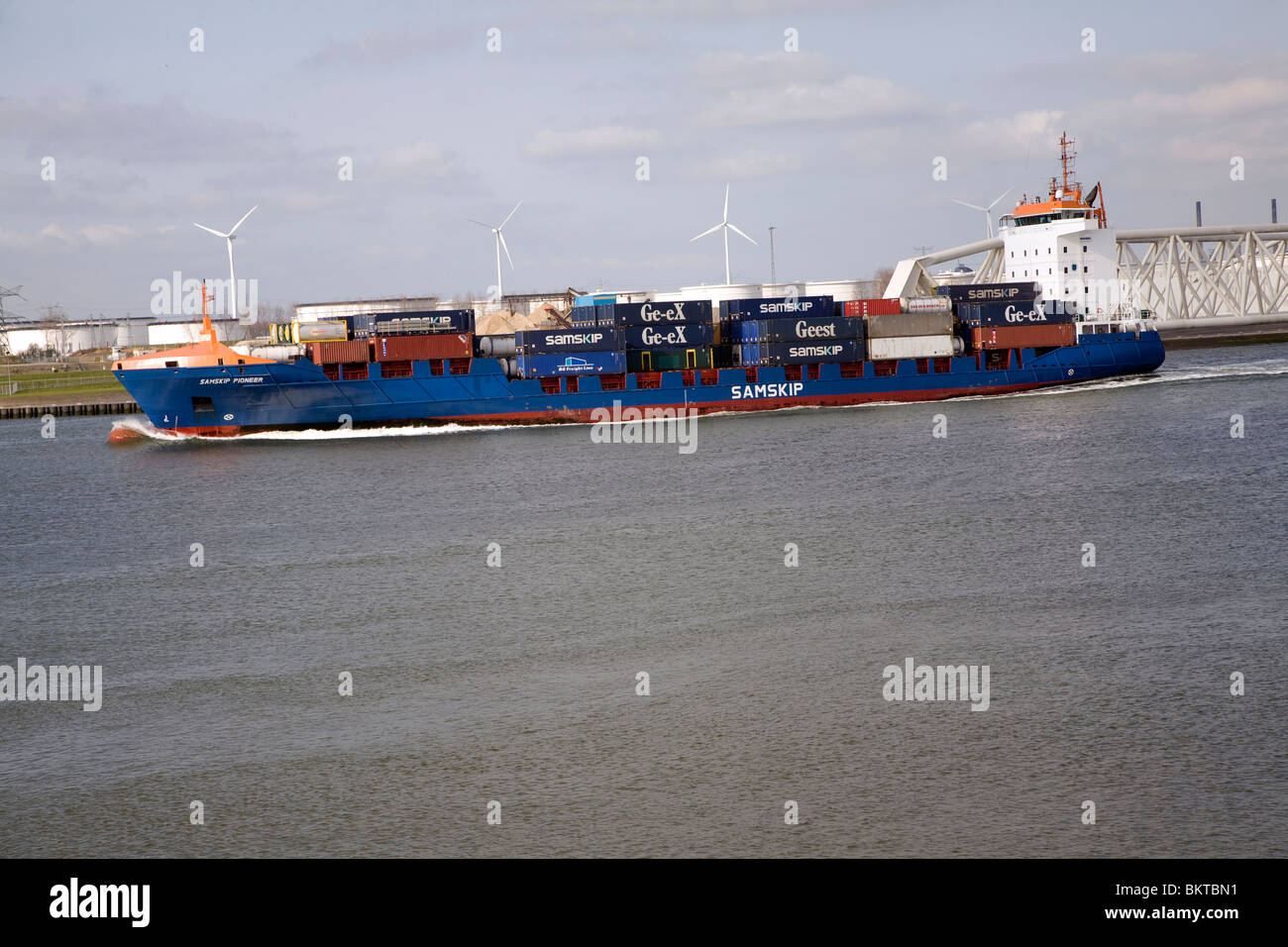 Versand, Nieuwe Waterweg Schifffahrtskanal zwischen Maasluis und Hoek van Holland, Niederlande Stockfoto