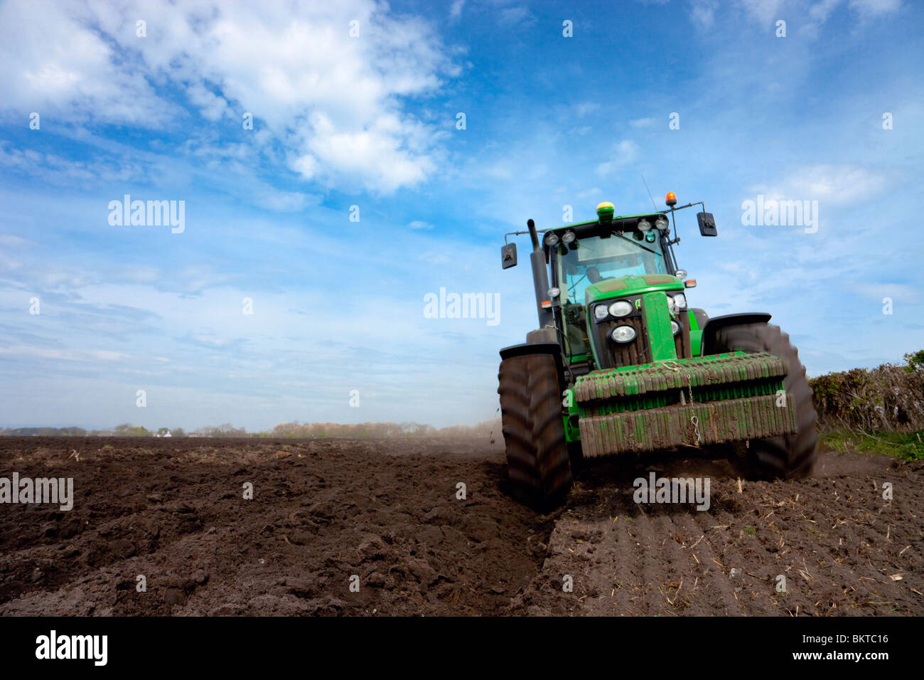 Traktor zu pflügen Stockfoto