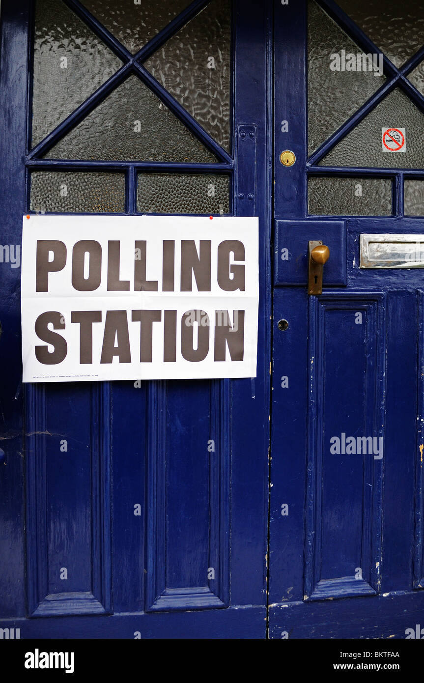 einem geschlossenen Wahllokal in Liverpool, England, Vereinigtes Königreich Stockfoto