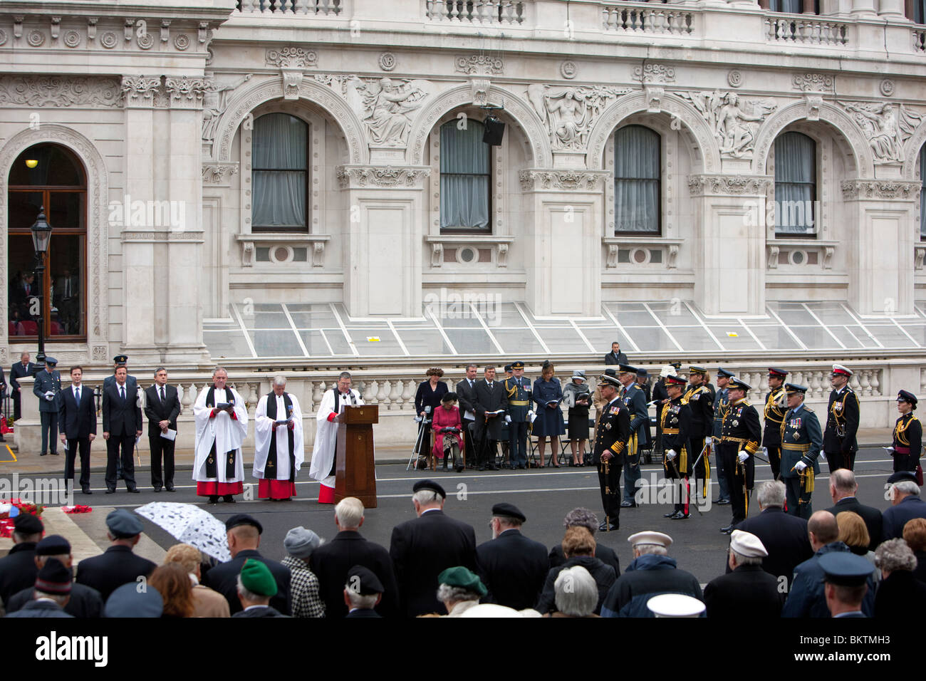 VE-Day-Service statt in Whitehall, London und von Prince Charles besucht Stockfoto