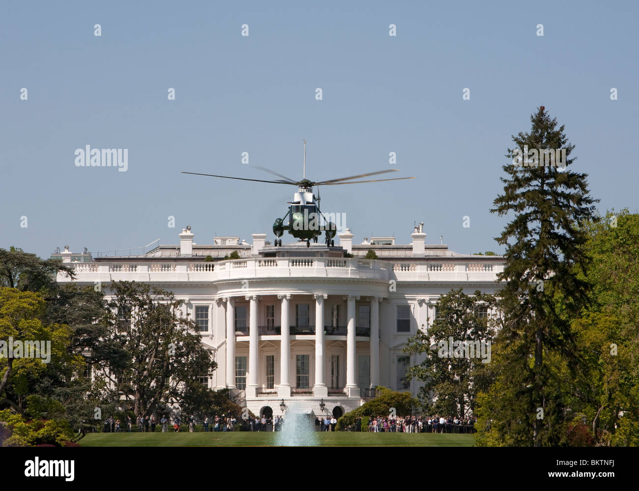 Washington, DC - Marine One Hubschrauber abhebt von den südlichen Rasen des weißen Hauses. Stockfoto