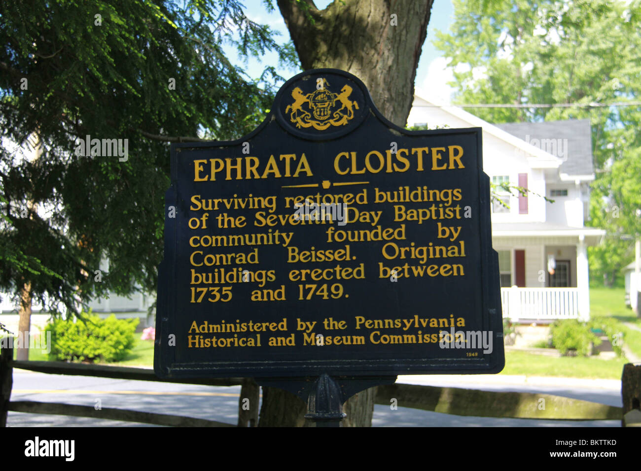 Die historische Markierung am Ephrata Cloisters in Lancaster County, PA Stockfoto