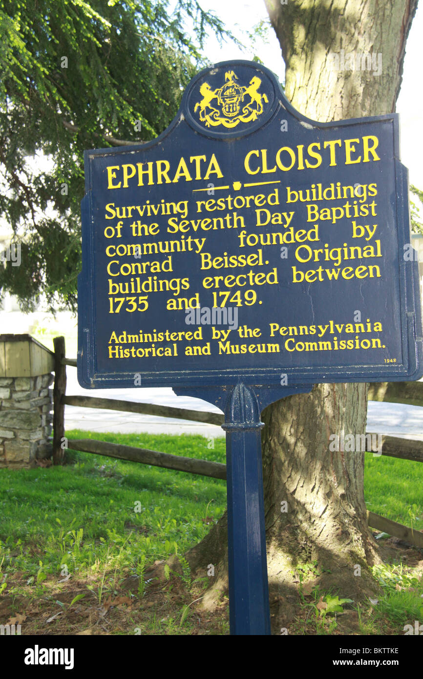 Historische Markierung an der Ephrata Cloisters in Lancaster County, PA Stockfoto