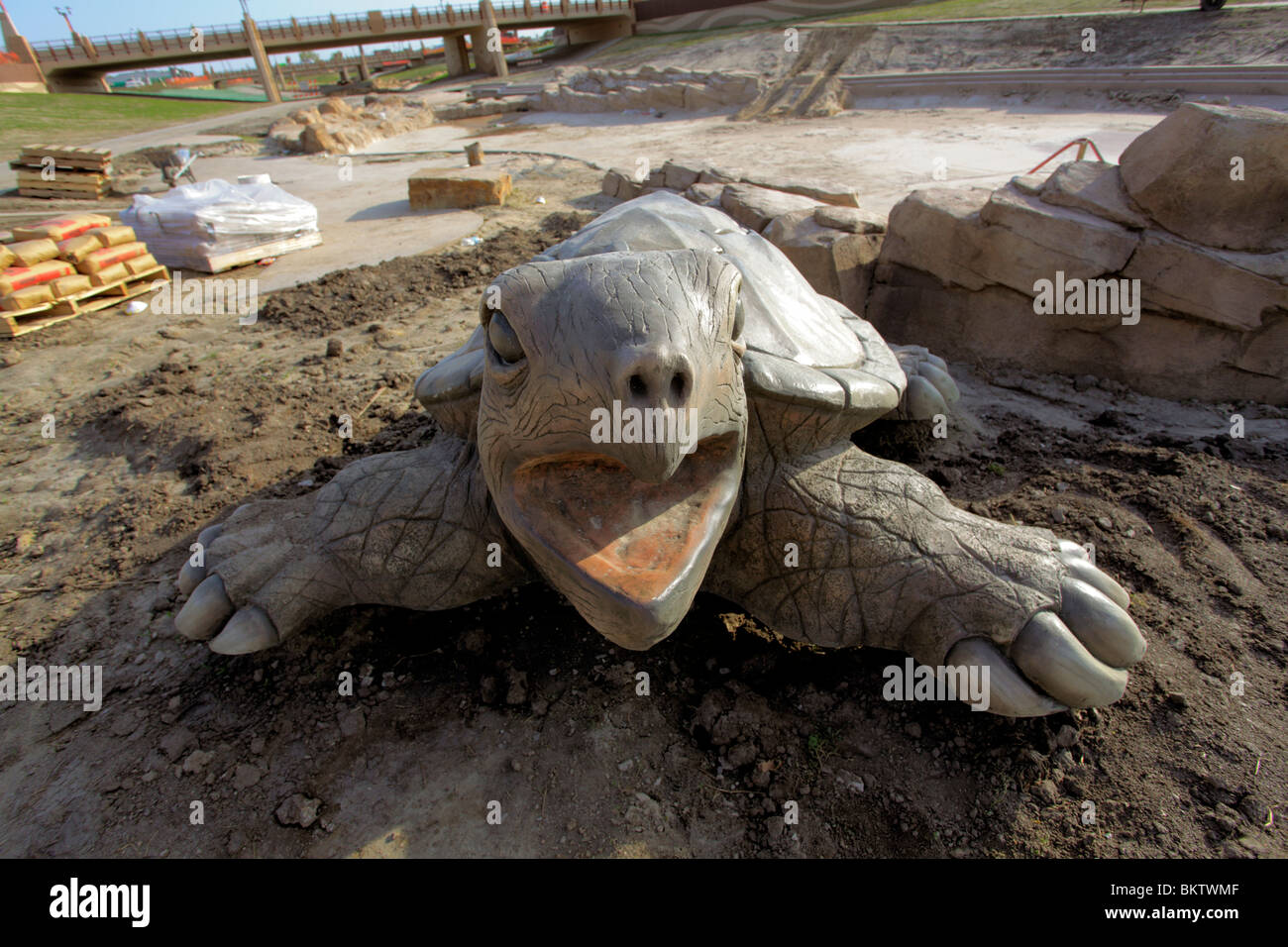 Schildkröte-Skulptur im Park im Bau. Stockfoto
