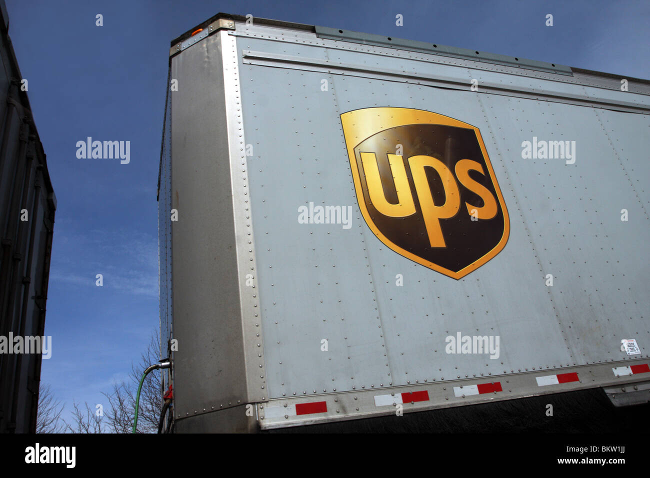 UPS LKW Seite, UPS-Logo. Stockfoto