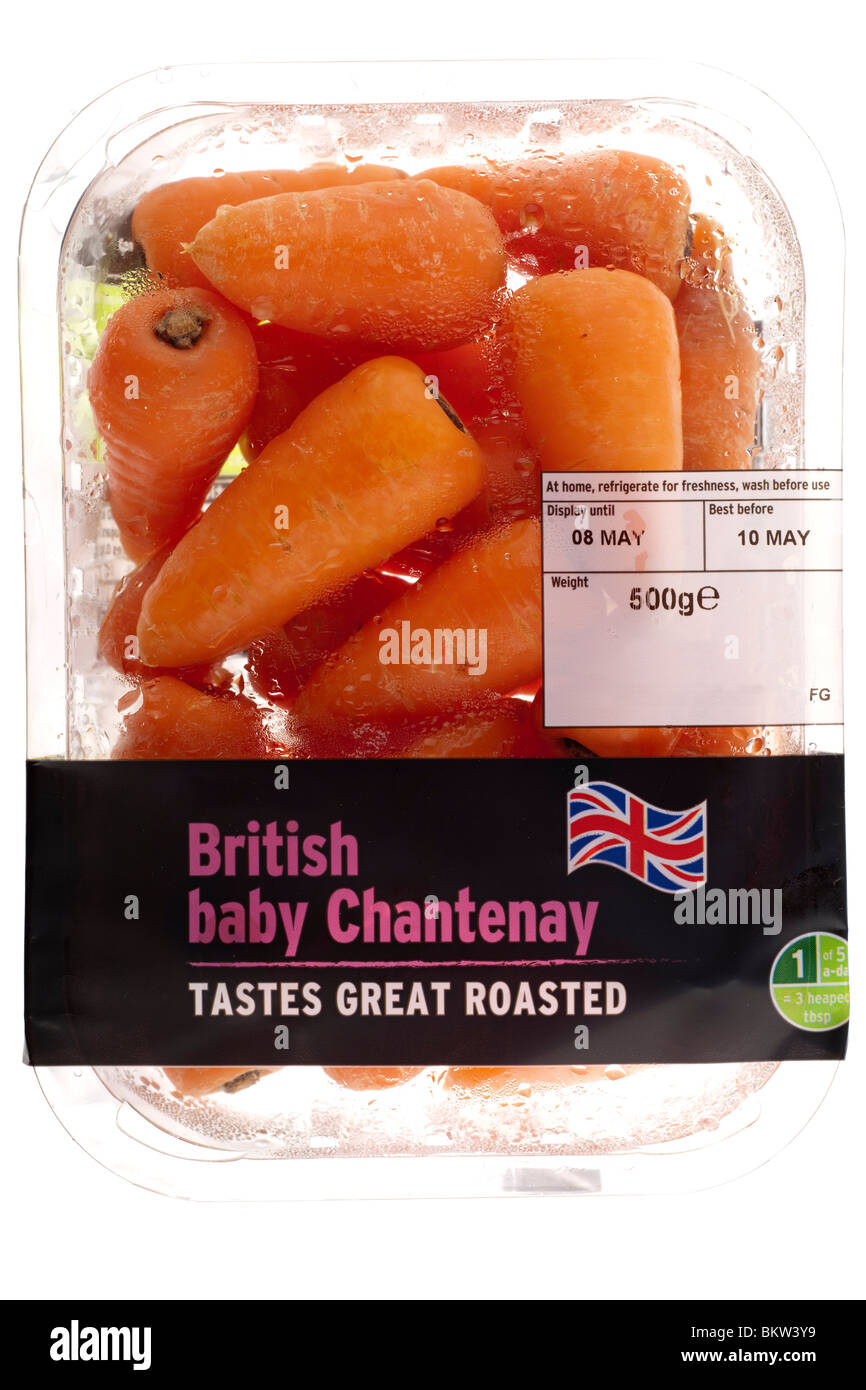 Klar versiegelt 500g Körbchen von britischen Chantenay Babykarotten Stockfoto