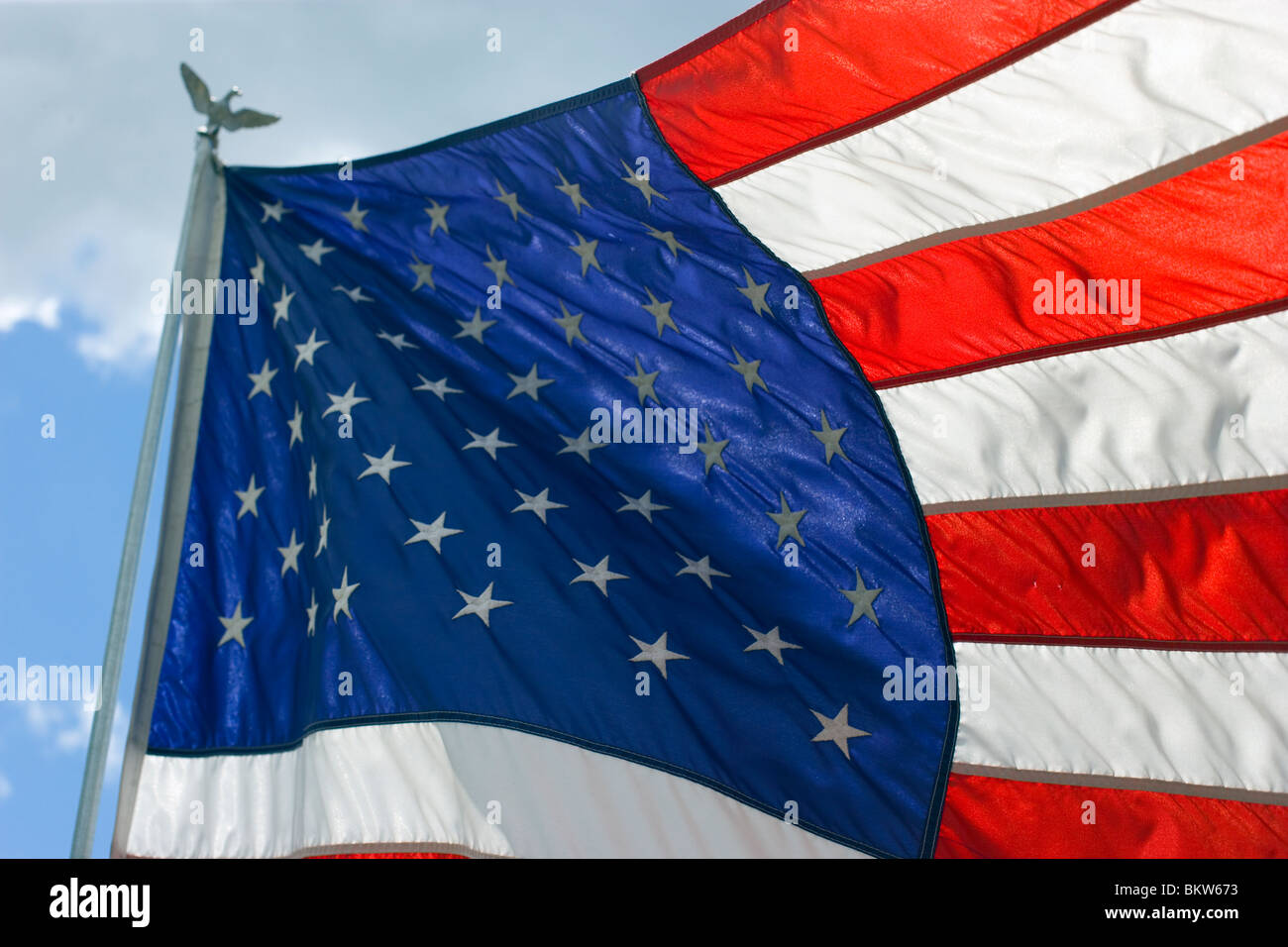 Amerikanische Flagge vor einem blauen Himmel Stockfoto