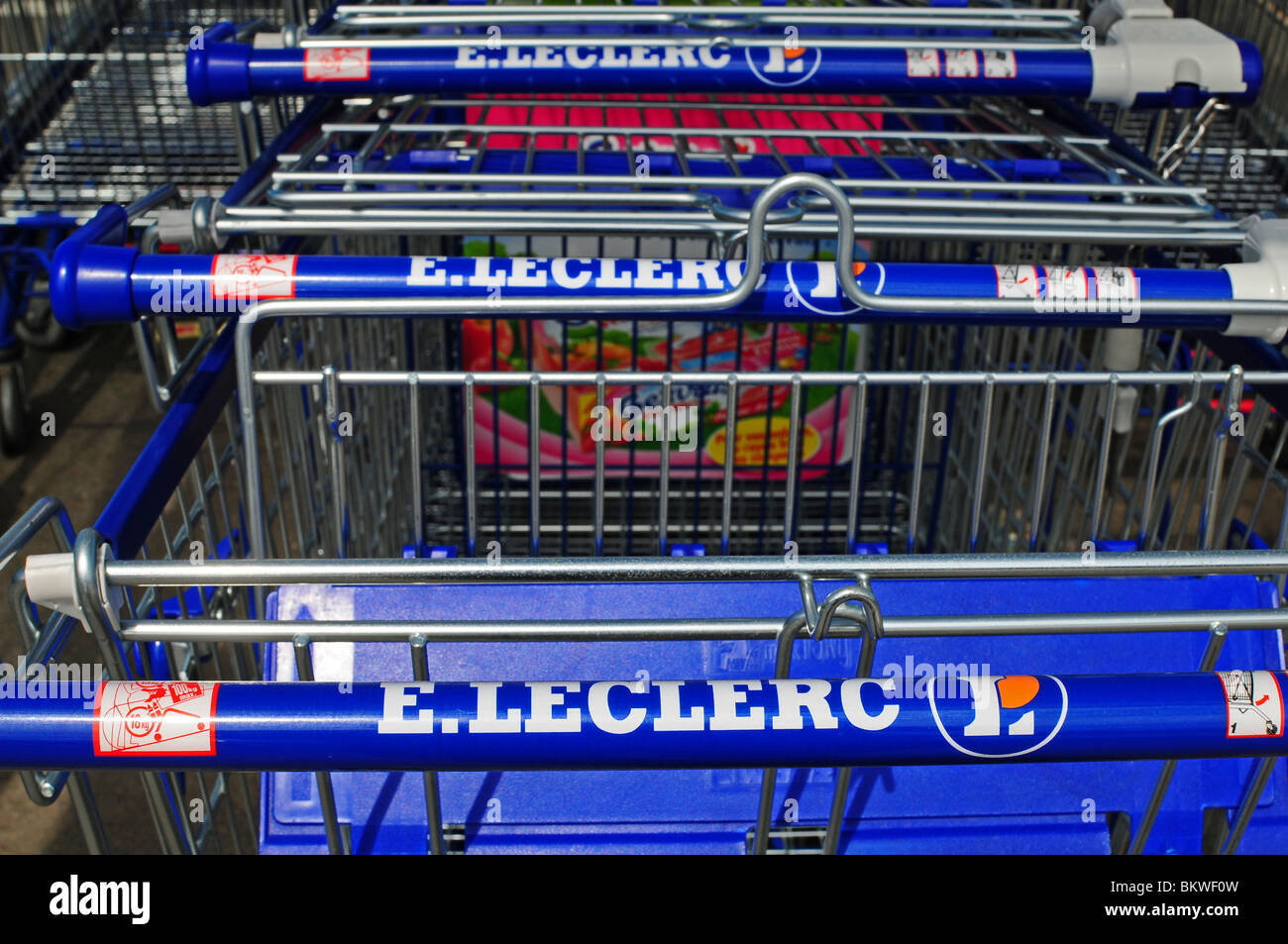 Shopping Trolleys im französischen Supermarkt "E.Leclerc", Frankreich Stockfoto
