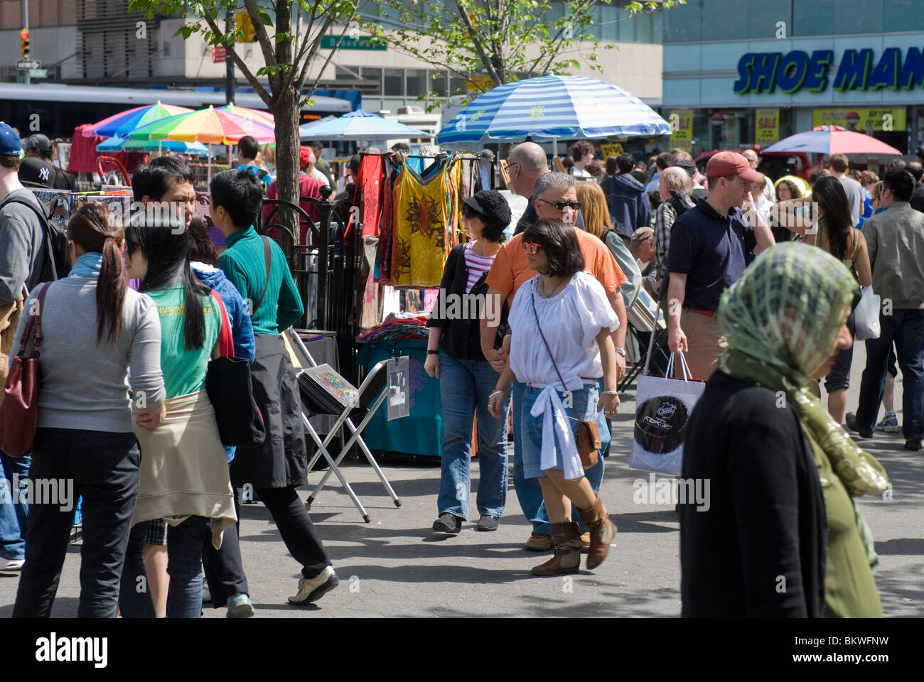 Künstler verkaufen ihre waren am Union Square in New York Stockfoto