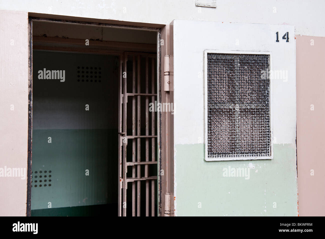 Einzelhaft-Zelle im Gefängnis Alcatraz oder 'The Rock', San Francisco Bay, Kalifornien, USA Stockfoto