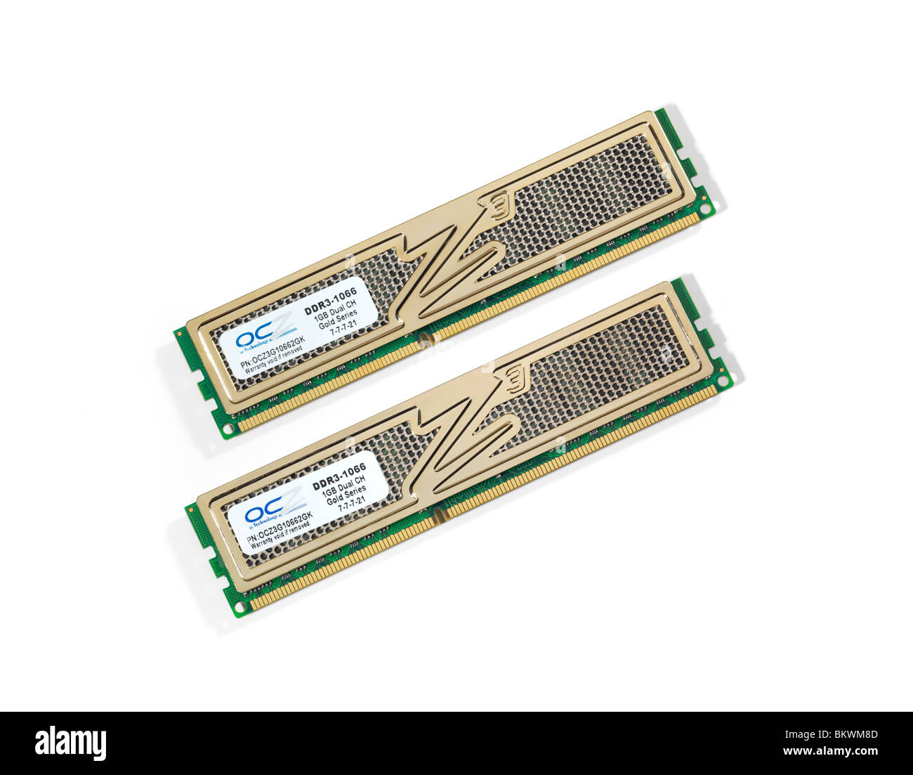 Zwei Desktop-Computer OCZ DDR-3 Speichermodule isoliert auf weißem Hintergrund Stockfoto